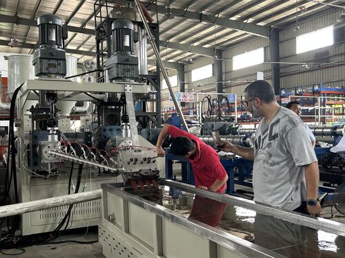 Ultime notizie aziendali su Nuova macchina per la produzione di reggette in PP a 4 uscite per l'Egitto | YongxingZhanxing